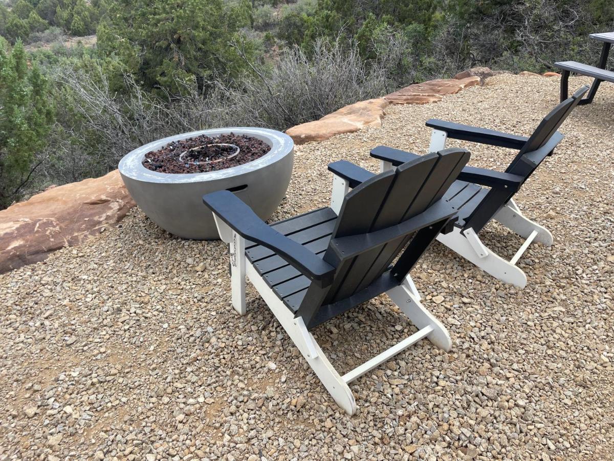 Canyon Rim Domes - A Luxury Glamping Experience!! Monticello Bagian luar foto