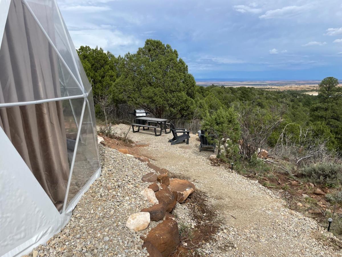 Canyon Rim Domes - A Luxury Glamping Experience!! Monticello Bagian luar foto