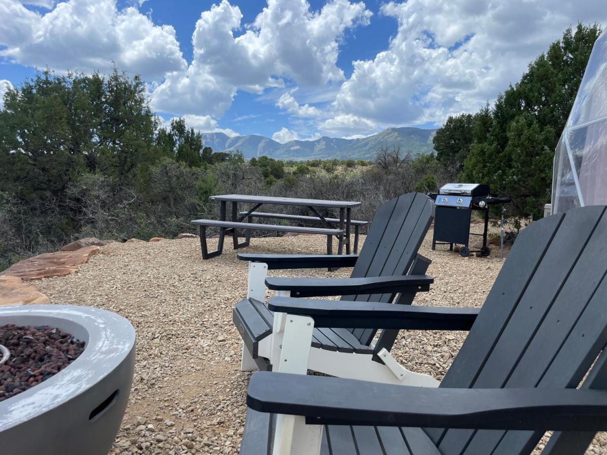 Canyon Rim Domes - A Luxury Glamping Experience!! Monticello Bagian luar foto
