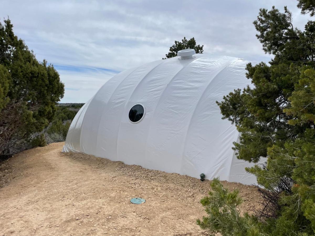 Canyon Rim Domes - A Luxury Glamping Experience!! Monticello Bagian luar foto